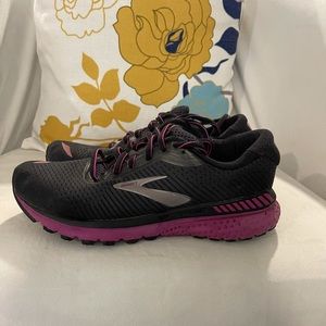 Brooks Adrenaline GTS 20 size 8.5 women’s